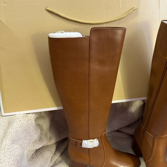 Michael Kors heeled knee high bootsh boots. NIB.box is in bad shape - Picture 3 of 7